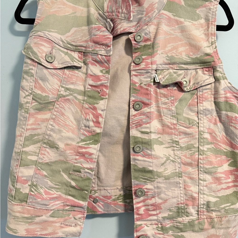 LEVI’s Denim Vest - Picture 4 of 4